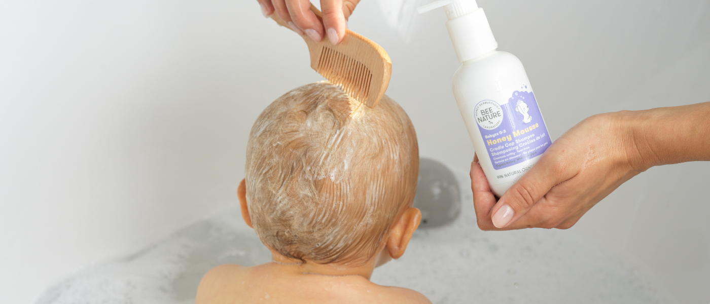 Banniere site web shampoing croûtes de lait photo bébé